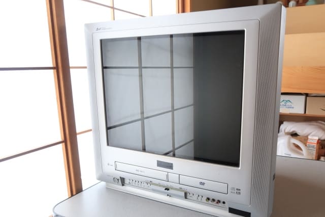 壊れたテレビの正しい処分方法 – 格安・即日処理可能な業者と無料処分の選択肢